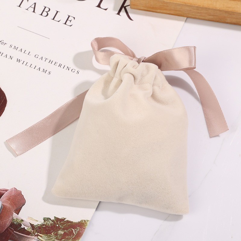 5 ชิ้น/ล็อต 7x9 ซม./10x12 ซม.Beige กํามะหยี่ริบบิ้น Drawstring กระเป๋าต่างหูแหวนสร้อยข้อมือเครื่องประดับบรรจุภัณฑ์ Pouches งานแต่งงานคริสต์มาสเก็บกระเป๋า - รูปที่ 7