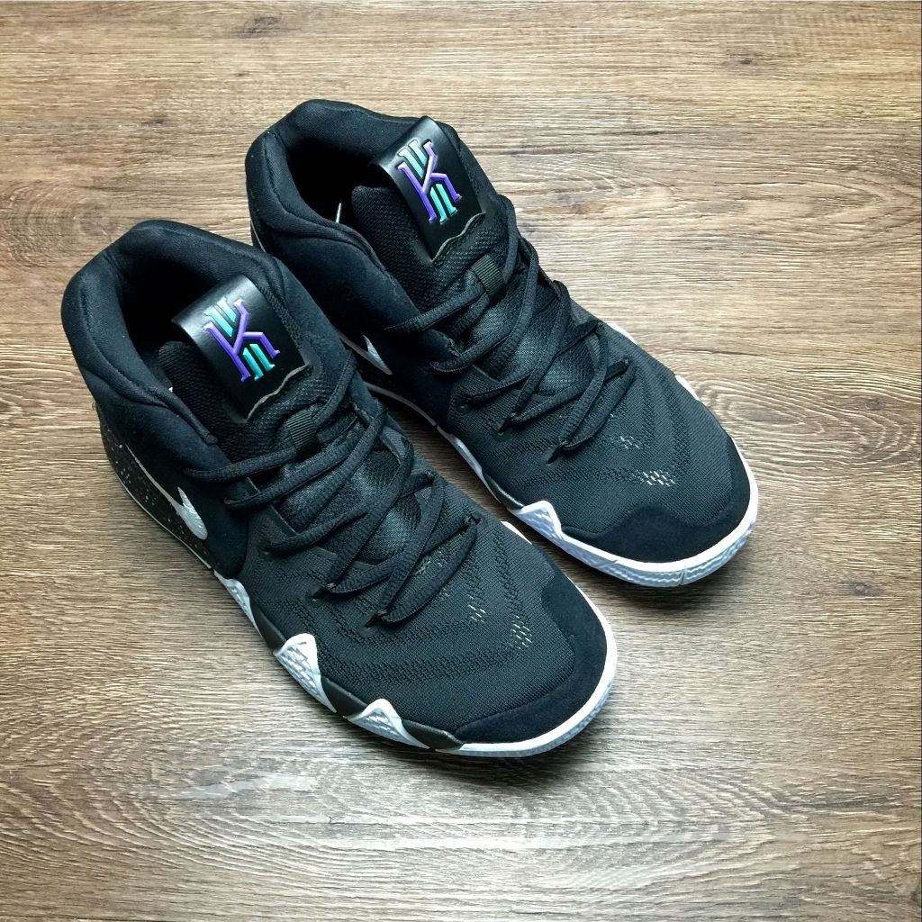Nike Kyrie 4 สีดำและสีขาวโอเว่นสี่รุ่น แฟชั่น