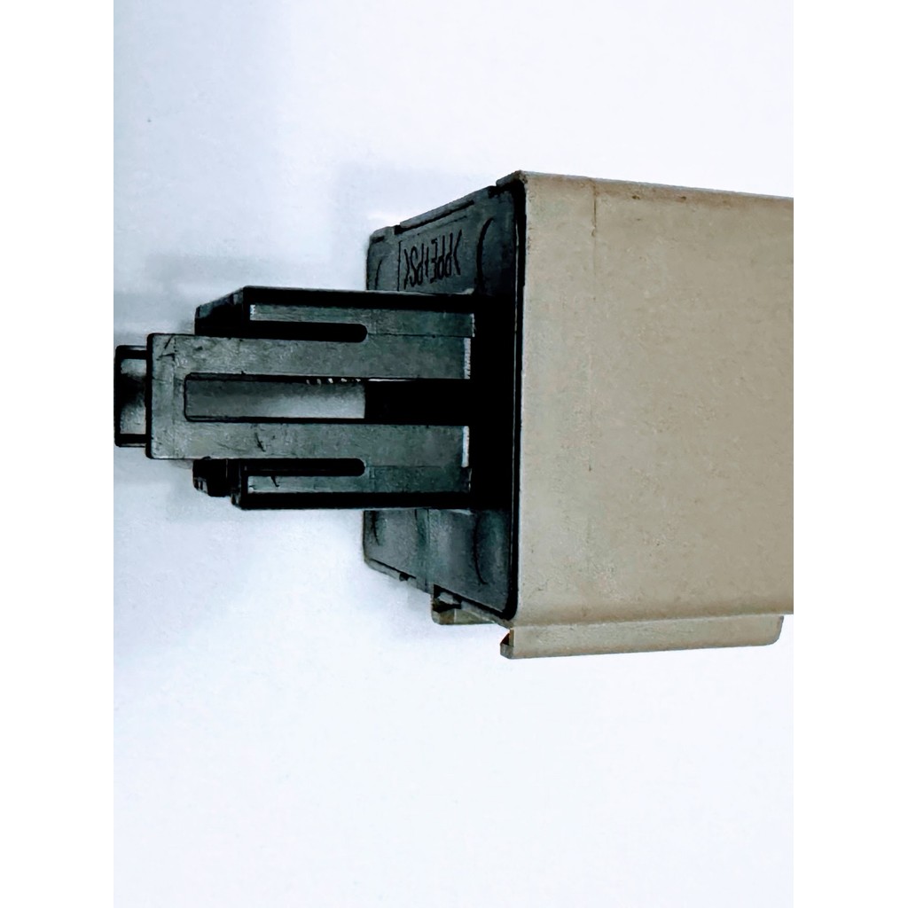 รีเลย์ไฟเลี้ยว TOYOTA VIGO VIOS ALTIS D MAX แท้ แฟลชเชอร์ เฟรชเชอร์ ไฟเลี้ยว 12V   ไส่สำรับ โตโยต้า วีโก้  รีเลย์ ไฟเลี้
