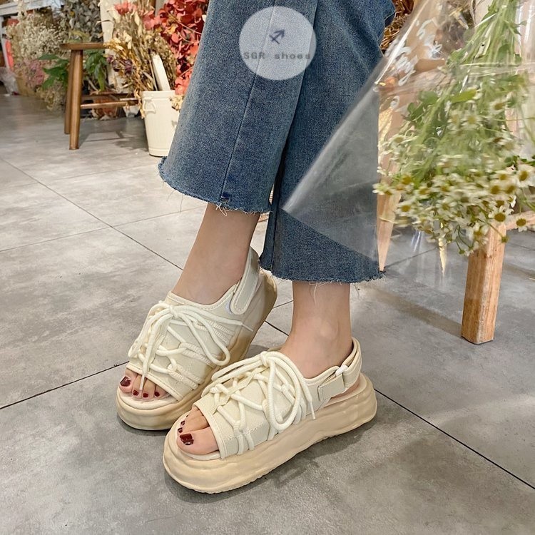 ✨พร้อมส่ง🌟รองเท้าแตะผู้หญิง อินเทรนด์ ด้านล่างนุ่มระบายอากาศ เทรนด์ใหม่ พื้นรองเท้าหนา