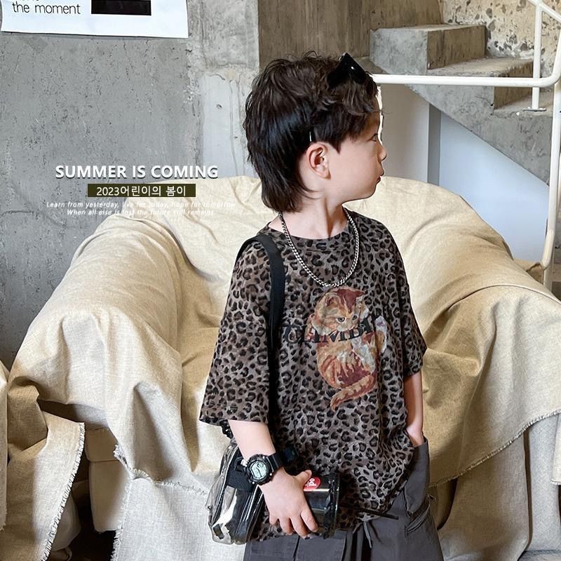 เสื้อยืดแขนสั้น พิมพ์ลายเสือดาว สไตล์เกาหลี แฟชั่นฤดูร้อน สําหรับเด็กผู้ชาย