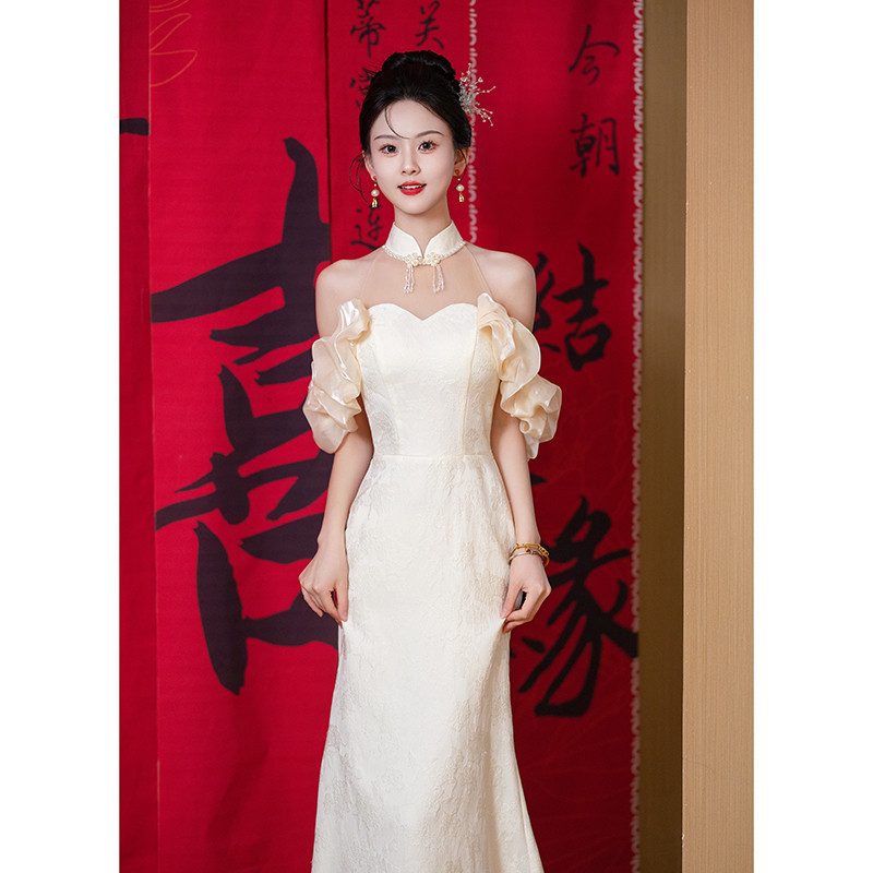ใหม่สไตล์จีนชุดหมั้นสีขาวกระโปรงหญิง High-End Feel 2024 สไตล์ใหม่ Toasting ชุดเจ้าสาว Fishtail Halte