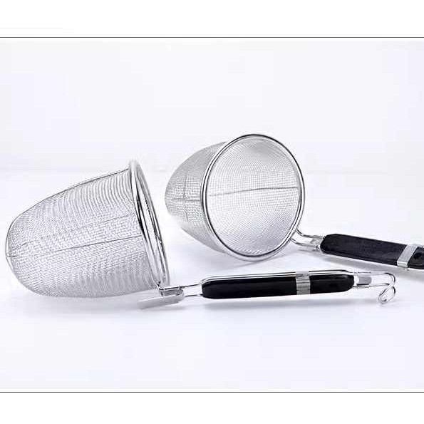 (พร้อมส่ง) ตะกร้อลวกอาหาร   กระชอนด้ามไม้ กระชอนลวกอาหาร ตะกร้อลวกเส้น ที่ลวกเส้นก๋วยเตี๋ยว กระชอนกรอง