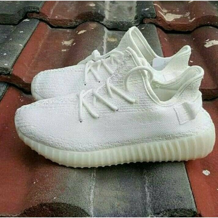 รองเท้า Adidas Yeezy Boost 350 V2 สีขาวครีม คุณภาพระดับพรีเมียม