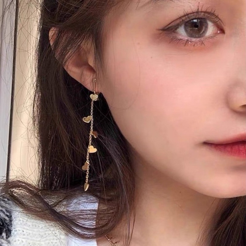 ต่างหูพู่รูปหัวใจในสไตล์เกาหลี ทำจากเหล็กไทเทเนียมและสแตนเลส สวยงามและสวมใส่ได้ง่าย เป็นของขวัญที่เหมาะสำหรับเธอ ราคา ถูกที่สุด ดีลบีเคเค แกลเลอรีภาพที่ 8