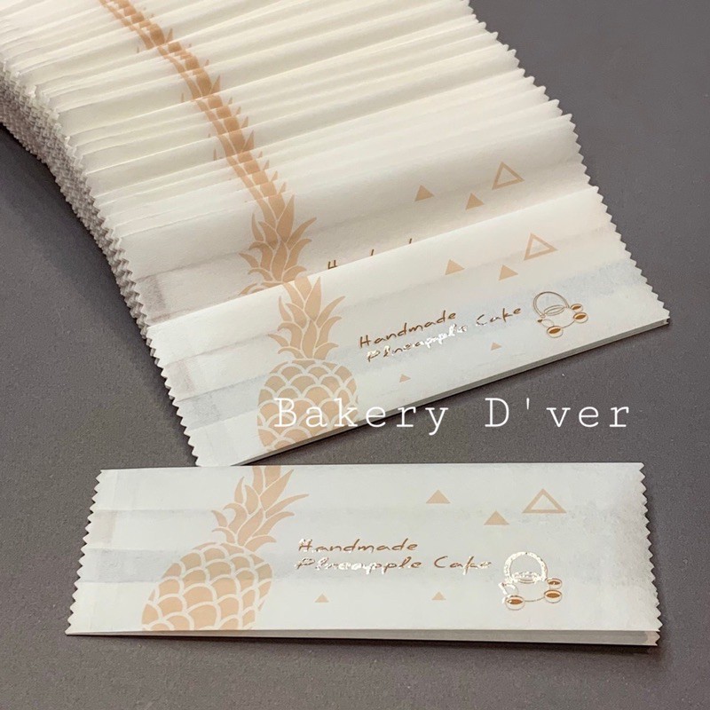 Bakery D'VER ❤️ ซองชีสทาร์ตสับปะรด 95-100 ชิ้น/แพ็ค พื้นขาว-ลายสับปะรดน้ำตาลอ่อน ขนาด 4x13.2x2.5 cm