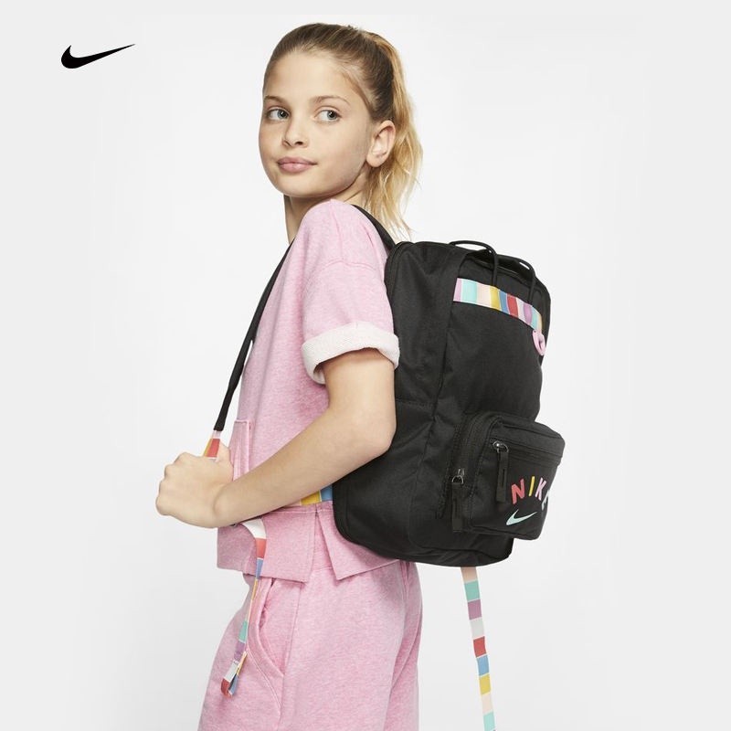 [ดำเนินการด้วยตนเอง] กระเป๋าเป้สะพายหลังเด็ก Nike/Nike Student Mini Casual กระเป๋านักเรียนใบเล็ก BA