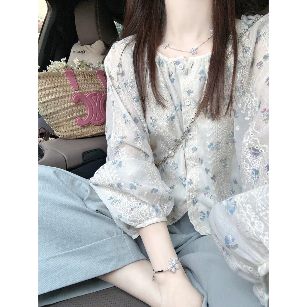 Wu77 เสื้อเชิ้ตแขนยาวลายดอกไม้สดสำหรับผู้หญิงตัวเล็ก ทรงหลวม คอวีเพรียว สไตล์สาวหวาน เสื้อชีฟองอเนกประสงค์ สไตล์ผู้ชาย Ji Huan TRMA