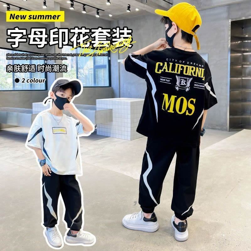 ชุดสูทเด็กชาย 2025 ชุดใหม่สำหรับเด็กชาย ชุดฤดูร้อนแขนสั้นกางเกงขาสั้นสองชิ้น ชุดกีฬาบางสำหรับเด็กชายโต