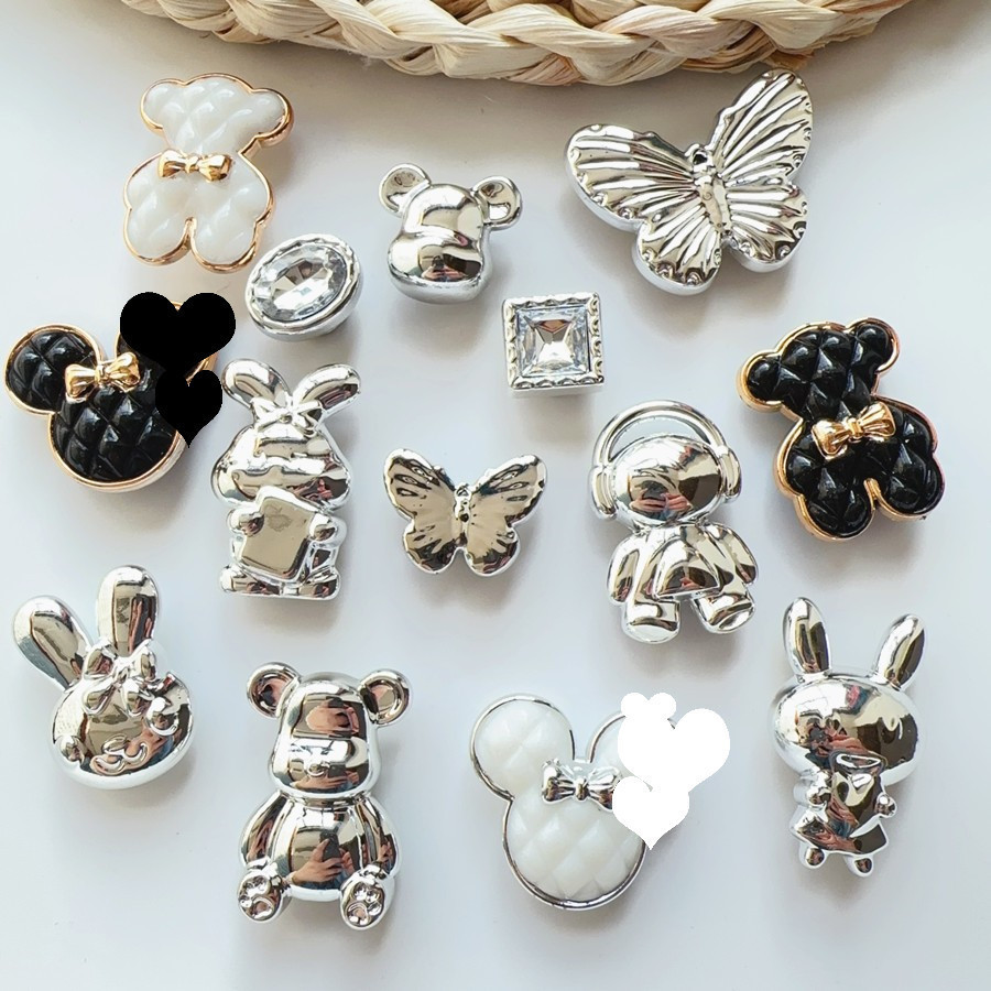 1pcsElectroplated เงินแฟชั่นใหม่รุนแรงหมีรองเท้าหัวเข็มขัด DIY s Pins INS รองเท้า Accessorie