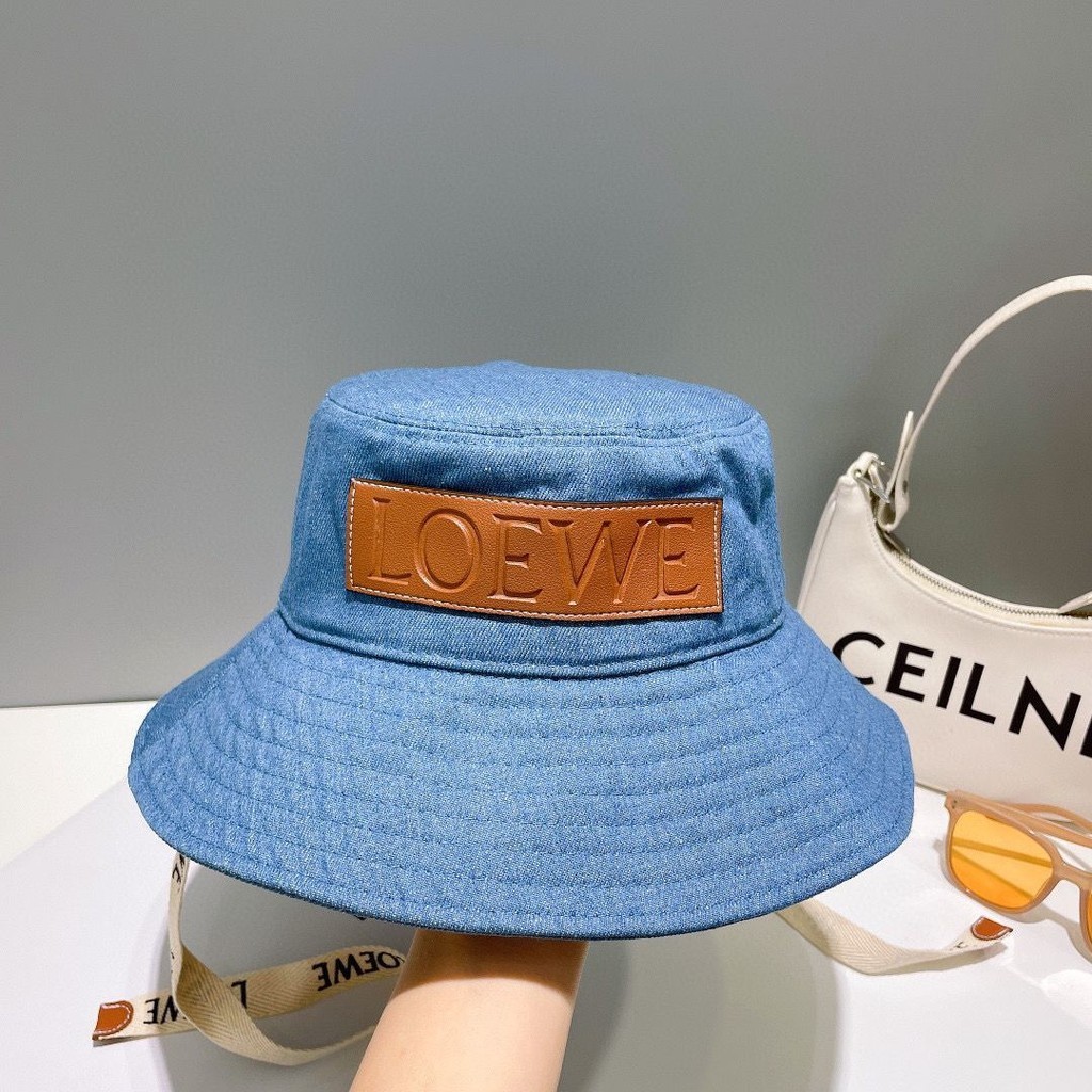 Loewe หมวกชาวประมง ยุโรปและอเมริกา ข้ามพรมแดน การค้าต่างประเทศ หมวกราชินี Yibo ดาว สไตล์เดียวกัน หมวกกันแดด สําหรับผู้ชาย สไตล์ใหม่