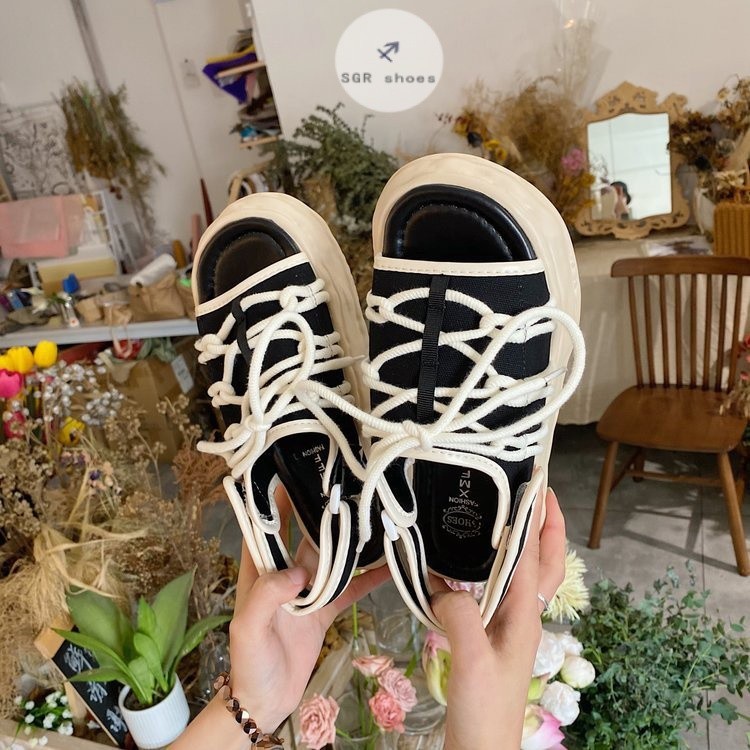 ✨พร้อมส่ง🌟รองเท้าแตะผู้หญิง อินเทรนด์ ด้านล่างนุ่มระบายอากาศ เทรนด์ใหม่ พื้นรองเท้าหนา