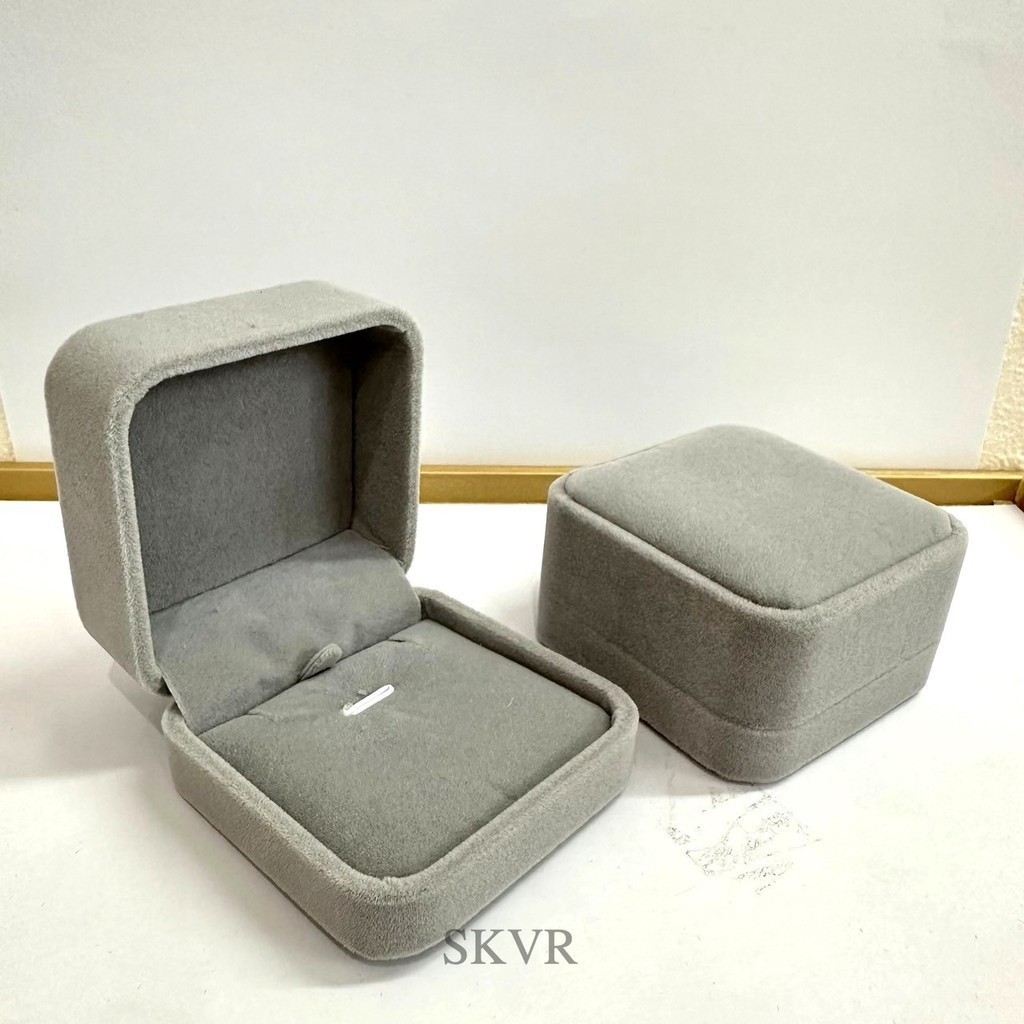 กล่องสร้อยคอ กล่องกำมะหยี่ ขนาด7*7*4CM กล่องใส่สร้อยคอ จี้ ต่างหู กำไล - รูปที่ 3