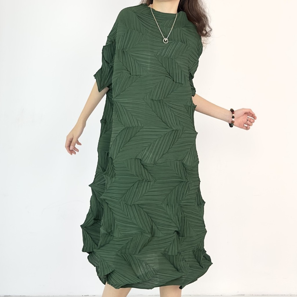 จีบ 24 ฤดูใบไม้ผลิฤดูร้อน Issey Miyake ชุดกระโปรงยาวครึ่งแขนจีบไม่สม่ําเสมอ 3402 Elegant หญิง