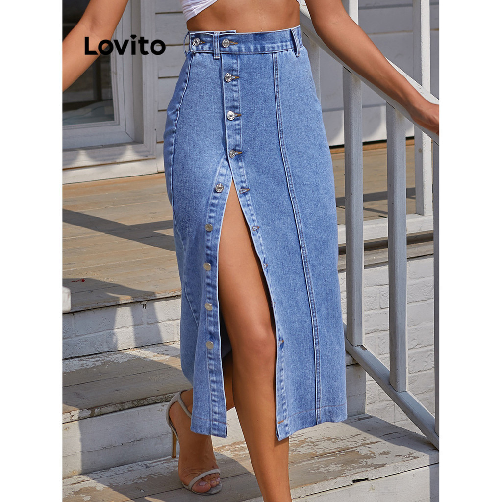 Lovito กระโปรงยีนส์ผู้หญิง ผ่าหน้า มีกระดุม สีพื้น สไตล์ลำลอง LNL39093 (สีฟ้า/ สีดำ )