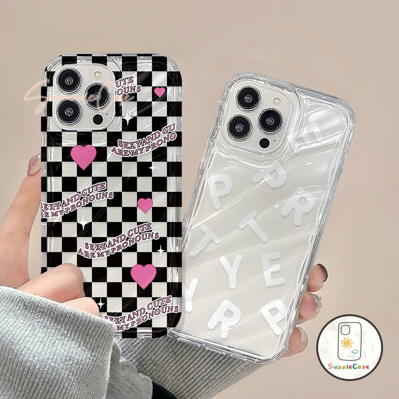 วินเทจโมเสคลูกรัก ตัวอักษรย่อ ที่อยู่อาศัย เข้ากันได้ iPhone 7Plus XR 13 11 14 12 15 Pro Max XS Max X 15 8 7 14 Plus SE