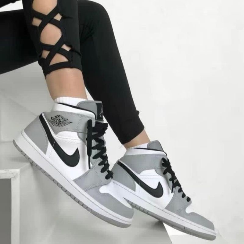 Nike Air Jordan 1 Mid Light Smoke Grey High ใส่ได้ทั้ง ชาย หญิง SALE ส่งฟรี รองเท้า Hot sales