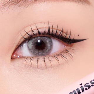 Charmiss Stylish Matte Eyeliner 0.5ml อายไลเนอร์สูตรแมทสำหรับเขียนขอบตา.