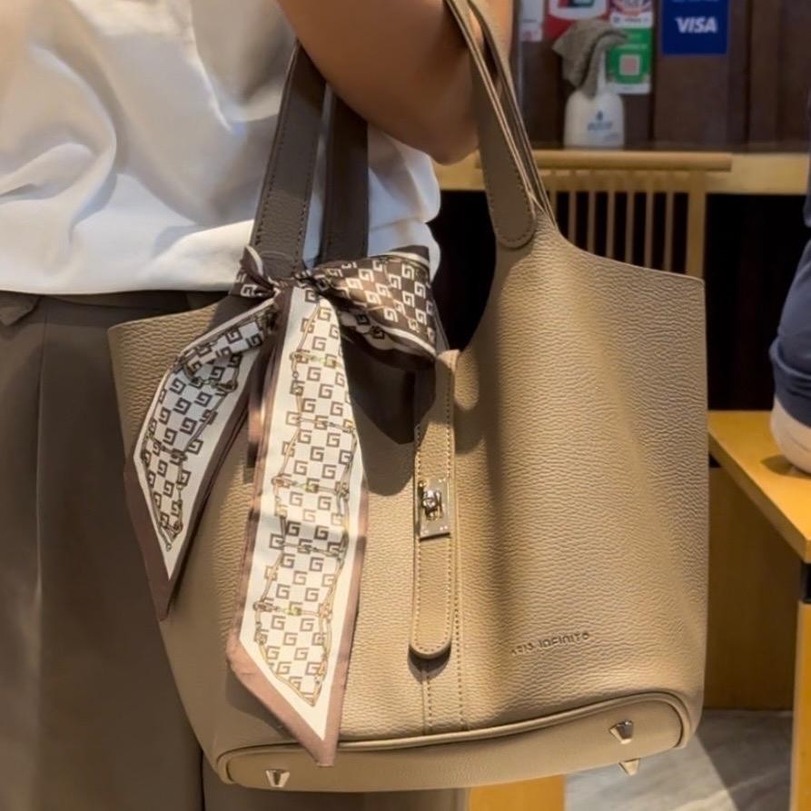 กระเป๋ารุ่น Classy bucket มีผ้าผูก