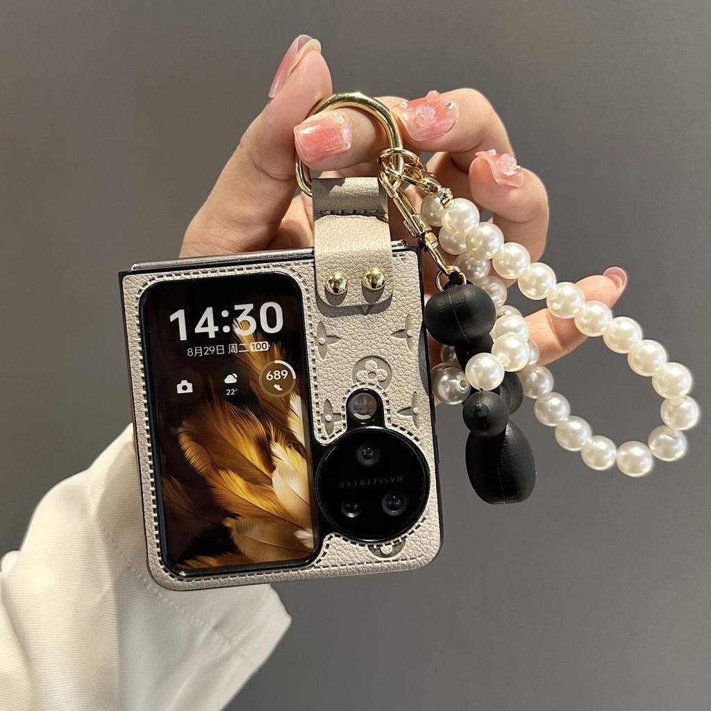 สําหรับ OPPO Find N2 Flip Luxury PU หนังหมีรุนแรงกันกระแทกเคสโทรศัพท์สําหรับ OPPO Find N3 Flip พร้อมสร้อยข้อมือลูกปัดและลูกสุนัข charm พับปกหลัง