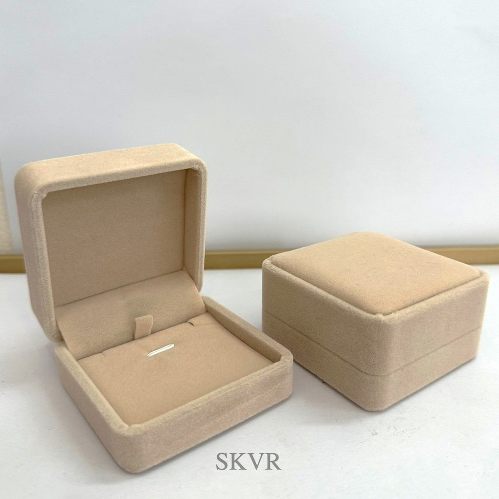 กล่องสร้อยคอ กล่องกำมะหยี่ ขนาด7*7*4CM กล่องใส่สร้อยคอ จี้ ต่างหู กำไล - รูปที่ 2