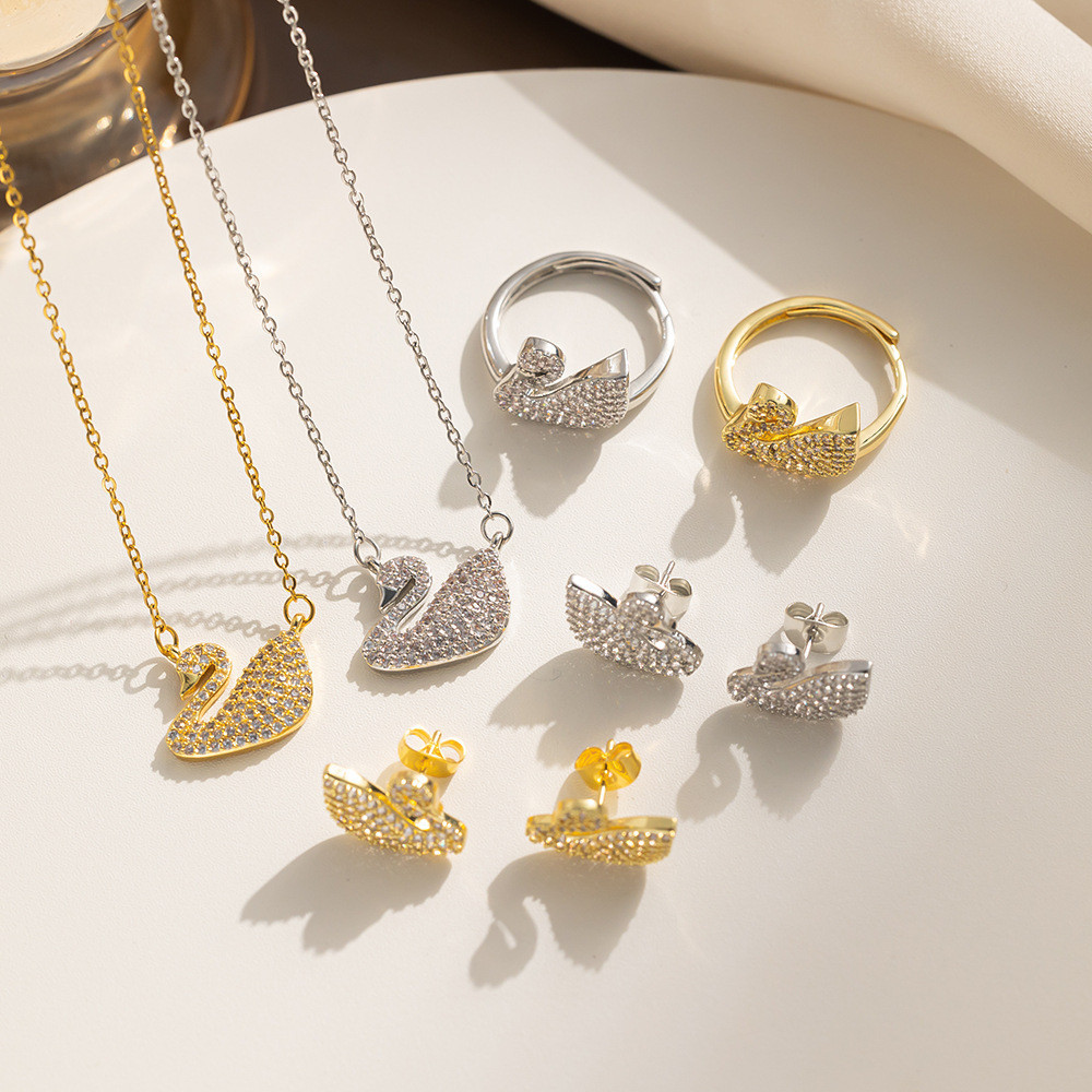 Swarovski สร้อยคอโซ่ จี้หงส์ ประดับคริสตัล เครื่องประดับ สําหรับผู้หญิง