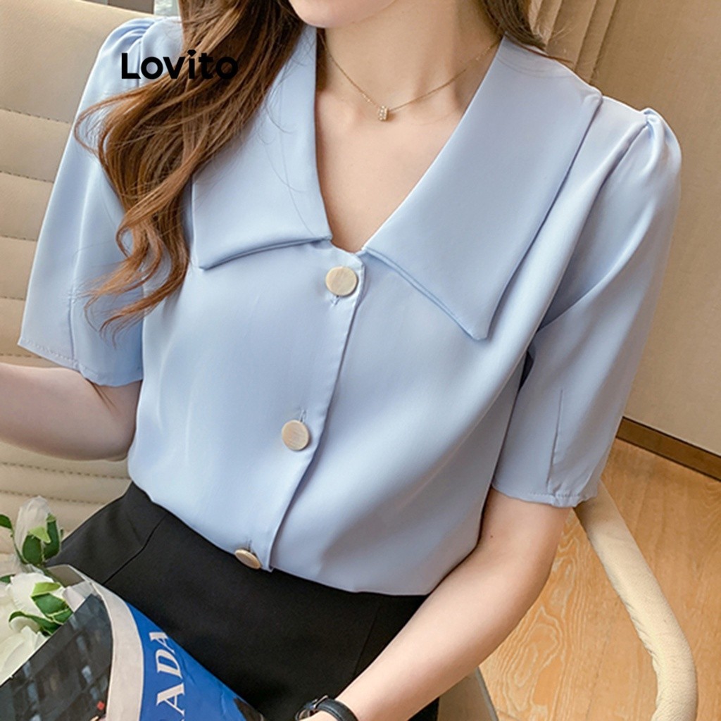Lovito เสื้อเบลาส์ผู้หญิง ทรงเบสิก กระดุมหน้า สีพื้น สไตล์ลำลอง LNE29138 (สีขาว/สีน้ำเงิน)