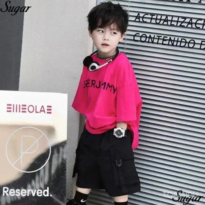 ใหม่ เสื้อยืดแขนสั้น ทรงหลวม ลายมังกรน่ารัก กางเกงขาสั้น สไตล์เกาหลี เหมาะกับฤดูร้อน สําหรับเด็กผู้ชาย ผ้าฝ้าย สีดํา สไตล์ฤดูใบไม้ผลิ และฤดูร้อน