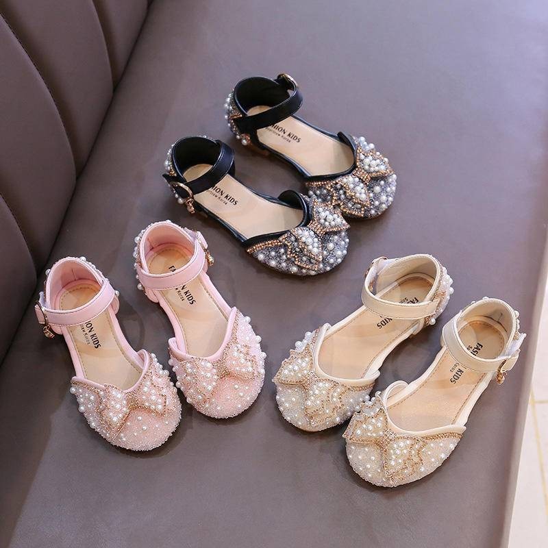 【Size 23-36】 รองเท้าแตะหนังนิ่ม ประดับมุก ขนาดใหญ่ สไตล์เจ้าหญิง แฟชั่นฤดูใบไม้ผลิ ฤดูร้อน สําหรับเด็กผู้หญิง 2024 GZX