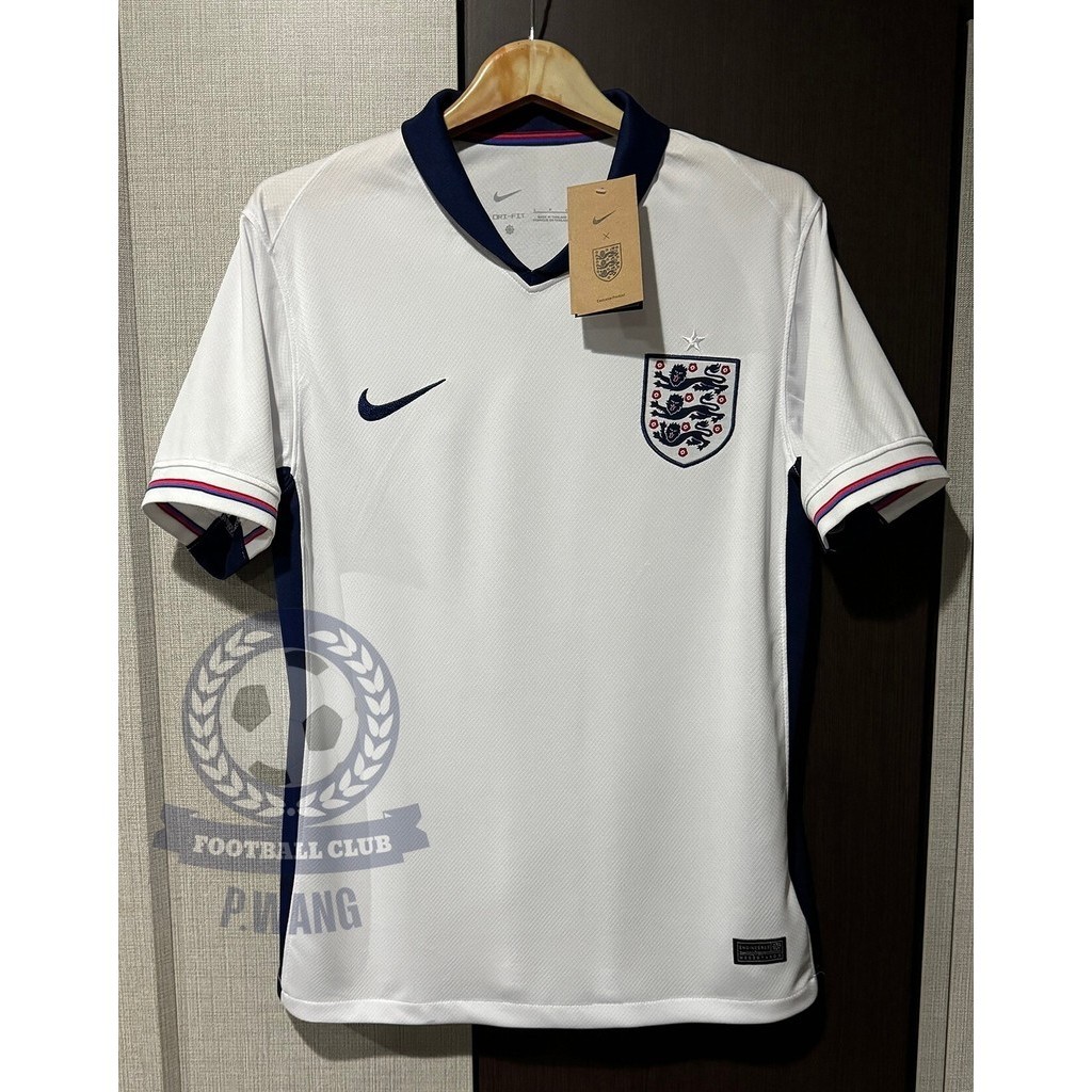 New!! เสื้อฟุตบอลทีมชาติ อังกฤษ Home ชุดเหย้า ยูโร 2024 เกรดแฟนบอล [ 3A ] สามารถสกรีนชื่อนักเตะได้ รับประกันคุณภาพสินค้า