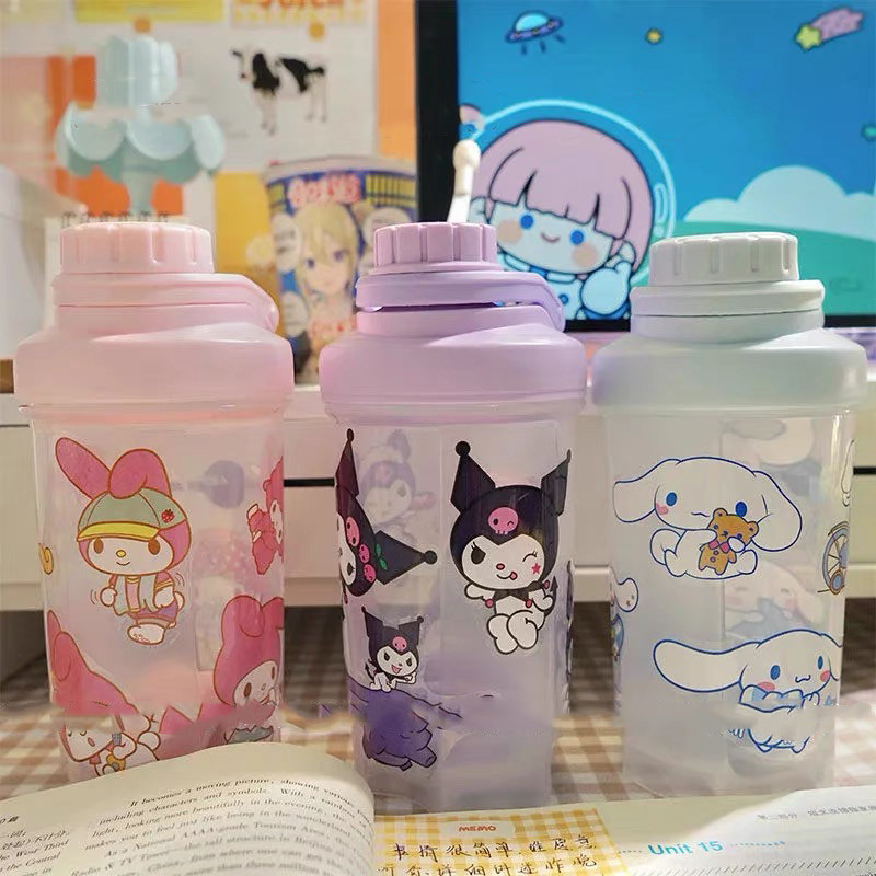 Sanrio Kuromi Melody Cinnamoroll ขวดน้ํา ความจุขนาดใหญ่ 700 มล. พร้อมสติกเกอร์ ปลอด BPA น่ารัก สําหรับเด็ก