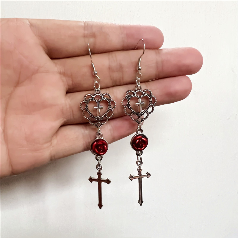 ญี่ปุ่น luolita สไตล์โกธิค Punk Girl Rose Heart Cross High-End Retro Distressed Ear Hook ต่างหู