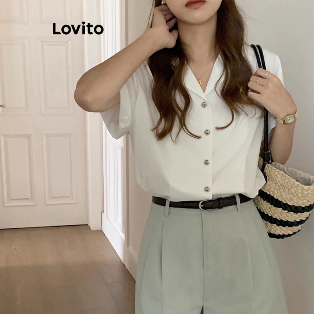 Lovito เสื้อเบลาส์ผู้หญิง มีกระดุม สีพื้น สไตล์ลำลอง LNE35174 (สีออฟไวท์ / สีฟ้า / สีดำ)