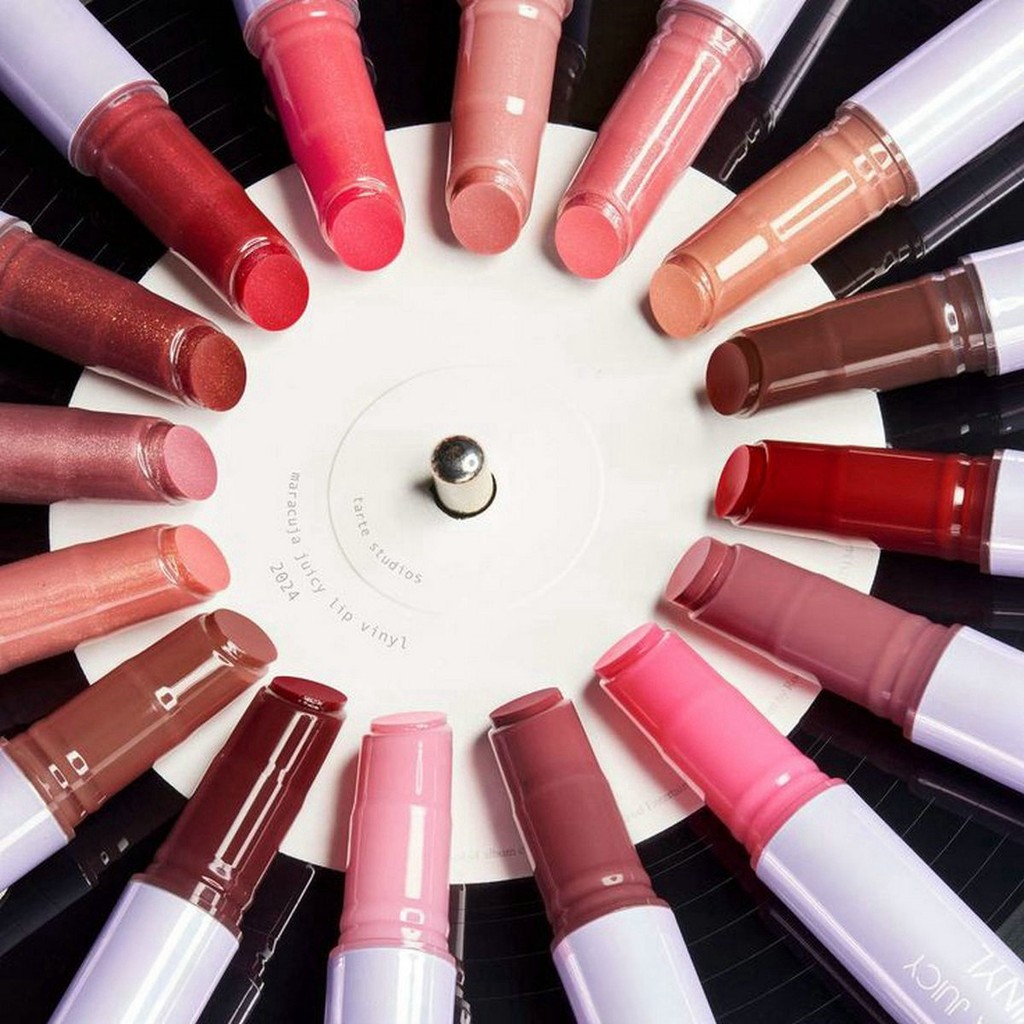 FENTY BEAUTY Gloss Bomb  สี Hot Cherry และ Fenty Glow >>16<<