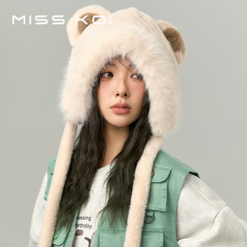 Misskoi [พร้อมส่ง] หมวกบุขนแกะ แต่งหูหมีน่ารัก ให้ความอบอุ่น เข้ากับทุกการแต่งกาย สไตล์ญี่ปุ่น สําหรับผู้หญิง