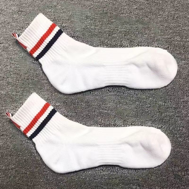 Thom Browne ถุงเท้ากีฬา อเนกประสงค์ 100% ลายทาง สีขาว สไตล์ญี่ปุ่น สําหรับผู้ชาย