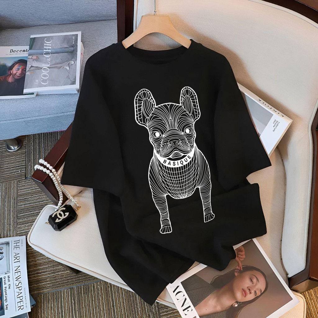 👕 เสื้อยืดผู้ชาย-ผู้หญิง ทรงเข้ารูป คอตตอนแท้ 100% 💯 ลาย “DOG BASIQUE” 🐾 งานคุณภาพ คอกลม ใส่สบาย 😎 เสื้อแฟชั่น พร้อมส่ง