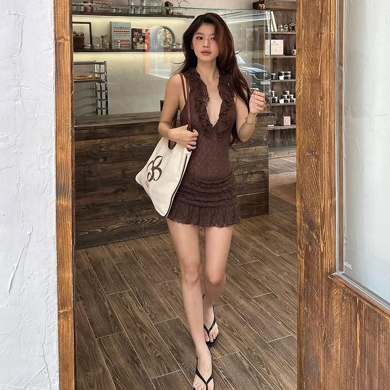 Kliou ลูกไม้ Halter ชุดเดรสผอมไม่สม่ําเสมอปิดไหล่ Deep V Patchwork Pleats รูปเอว Hip-Covering Casual แฟชั่นเซ็กซี่อเนกประสงค์สไตล์