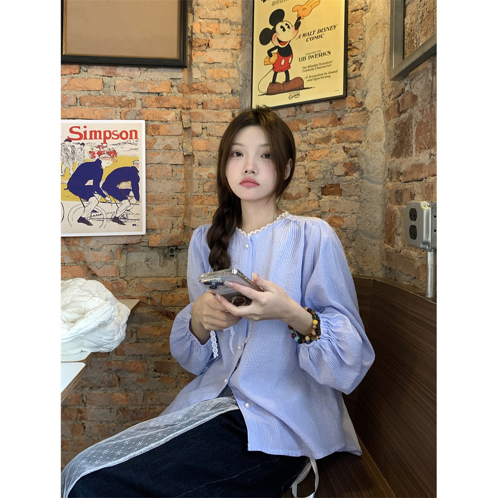 เสื้อเชิ้ตแขนยาว คอกลม แต่งกระดุมแถวเดียว ประดับไข่มุก ลายทาง แฟชั่นฤดูใบไม้ผลิ สําหรับผู้หญิง 240319