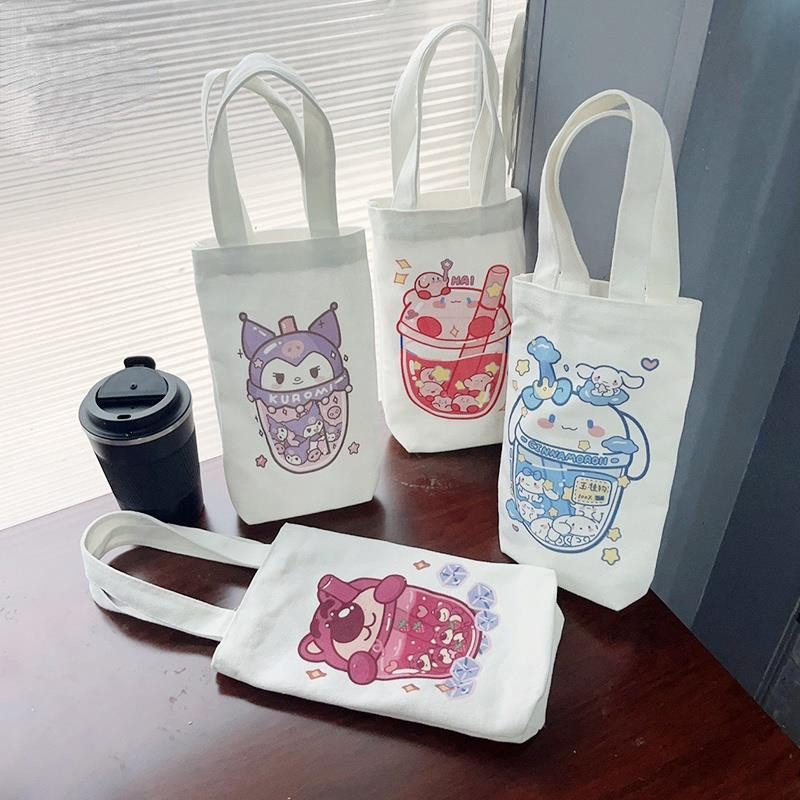 SANRIO กระเป๋าถือ กระเป๋าสะพายไหล่ ผ้าแคนวาส แบบพกพา ลาย Kuromi Cinnamoroll Hello Kitty สําหรับใส่ขวดน้ํา