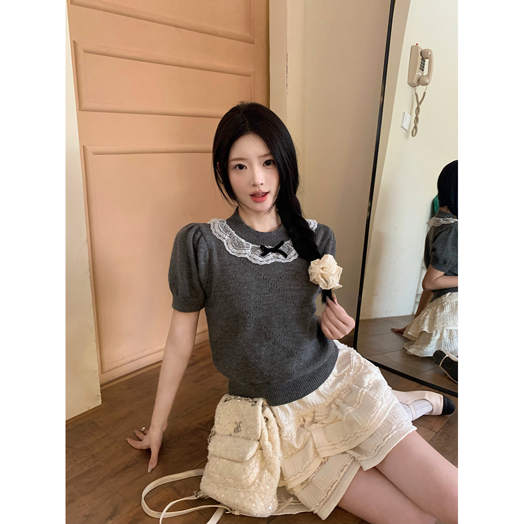 Miu เสื้อยืดถักแขนพองสีเทาสำหรับผู้หญิงเสื้อตัวในลูกไม้ผูกโบว์สำหรับฤดูร้อนเสื้อตัวในแบบสั้นเก๋ไก๋และสวยงามสำหรับฉันฉันถักด้วยม้า nb0k