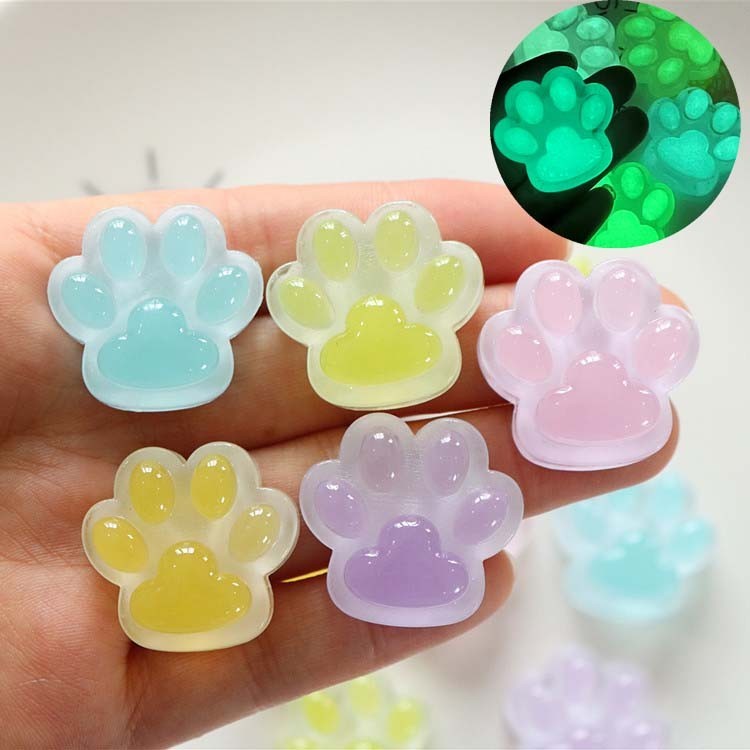 Glow in The Dark jigtas Dog Claw รองเท้า Charms Cat Paw Jibitz croc Luminous คริสตัล Jibits Charm Pin สําหรับเด็กรองเท้าอุปกรณ์ตกแต่ง