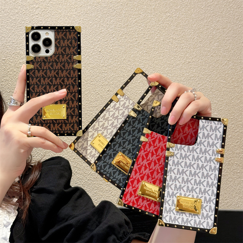 เคสโทรศัพท์มือถือหนัง ขอบสี่เหลี่ยม กันกระแทก ลายโลโก้ MK หรูหรา คุณภาพสูง สําหรับ IPhone 15 11 12 13 14 Pro Max X XS Max XR 14 15 7 8 Plus