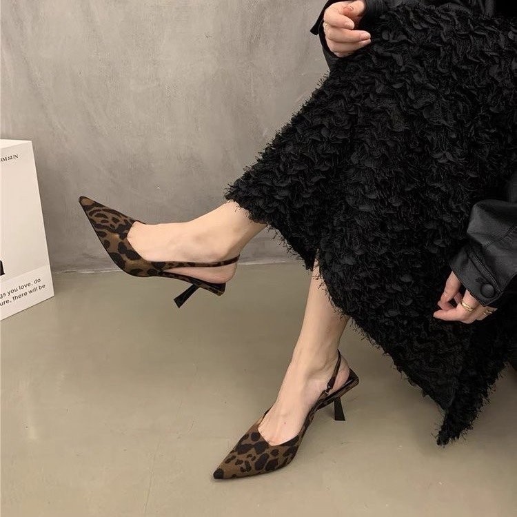 รองเท้าส้นสูง หนัง PU ส้นแบน หัวแหลม แต่งหัวเข็มขัด สําหรับผู้หญิง