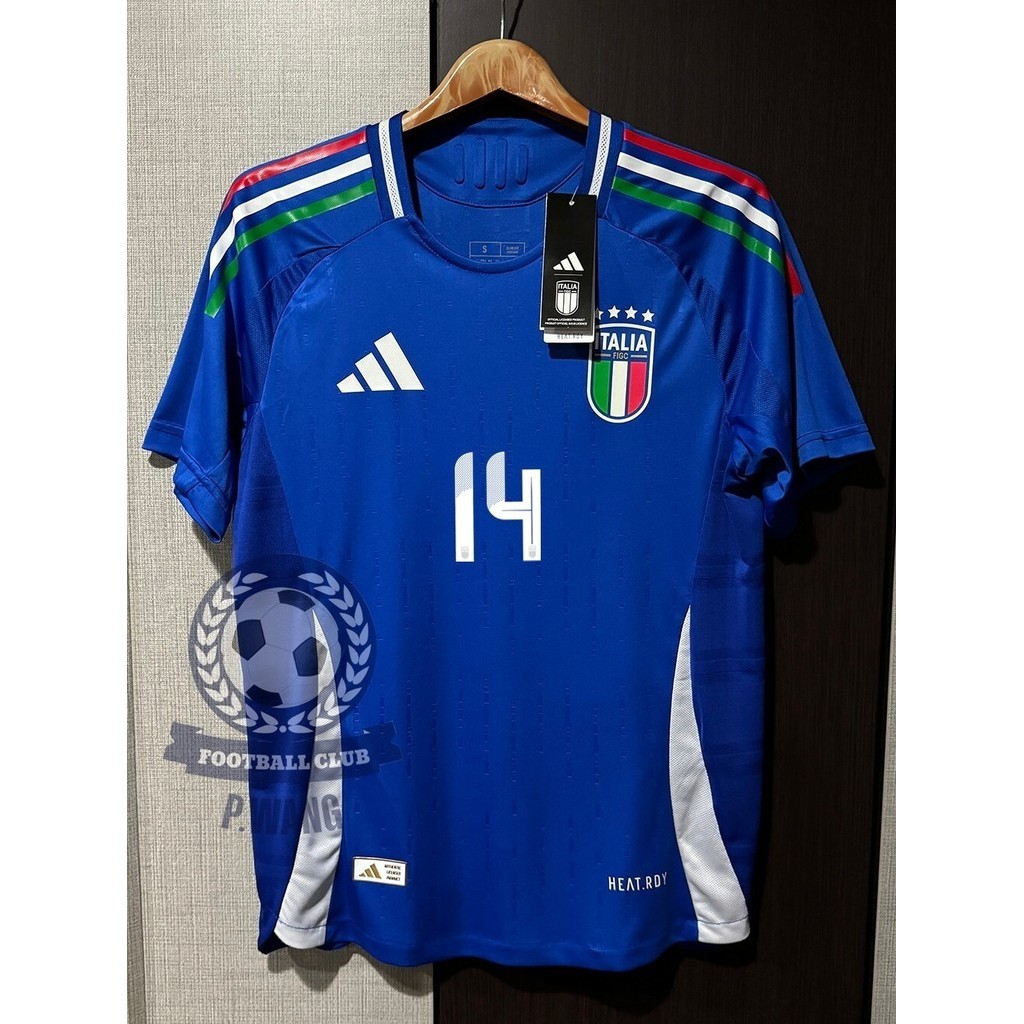 New!!! เสื้อฟุตบอลทีมชาติ อิตาลี Home ชุดเหย้า ยูโร 2024 [ PLAYER ] เกรดนักเตะ สีน้ำเงิน สกรีนชื่อเบอร์นักเตะ หน้า-หลัง