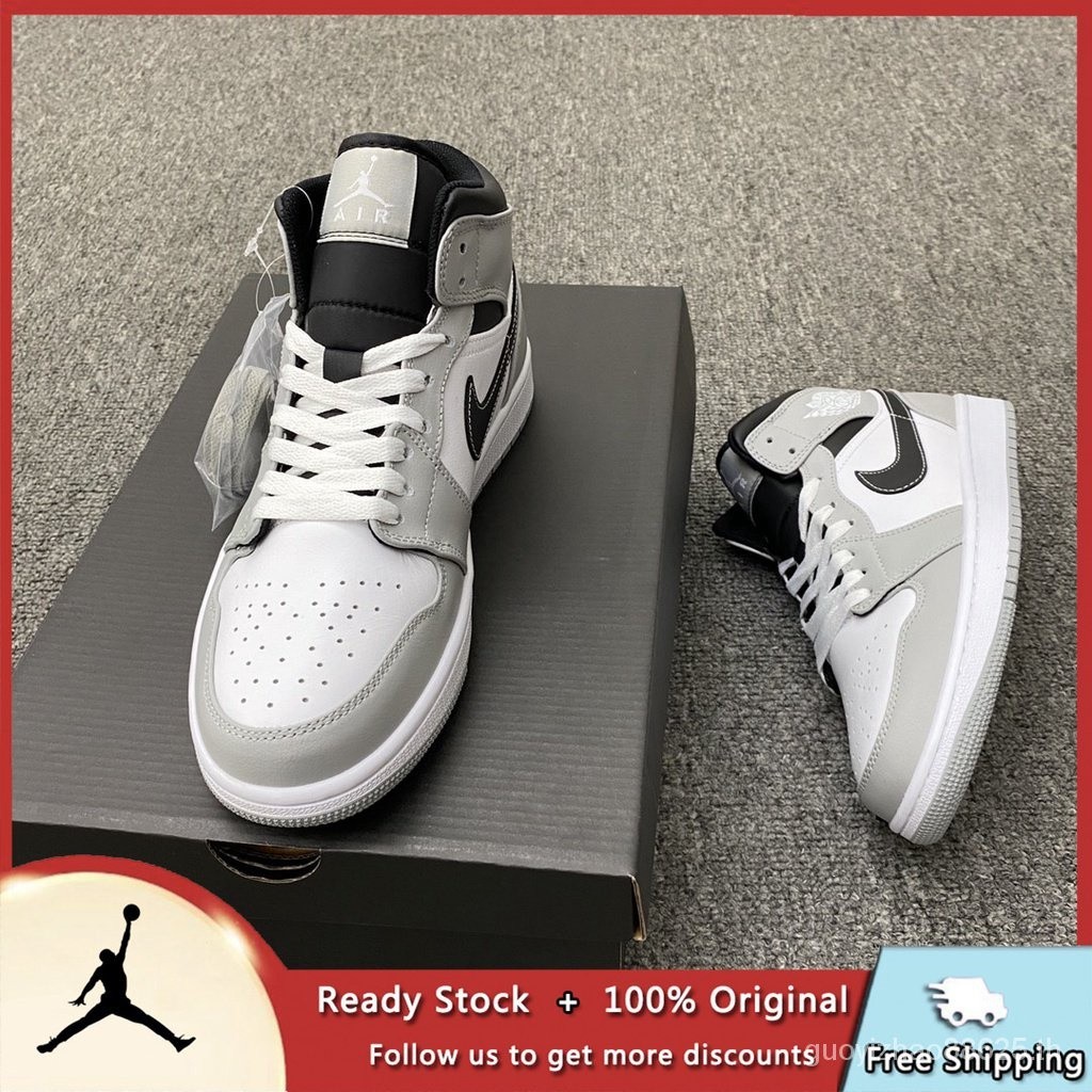 ♞Nk Air Jordan 1 Mid SE Light Smoke Grey AJ1 กีฬา วิ่ง สําหรับผู้ชาย และผู้หญิง 2023 รองเท้า new
