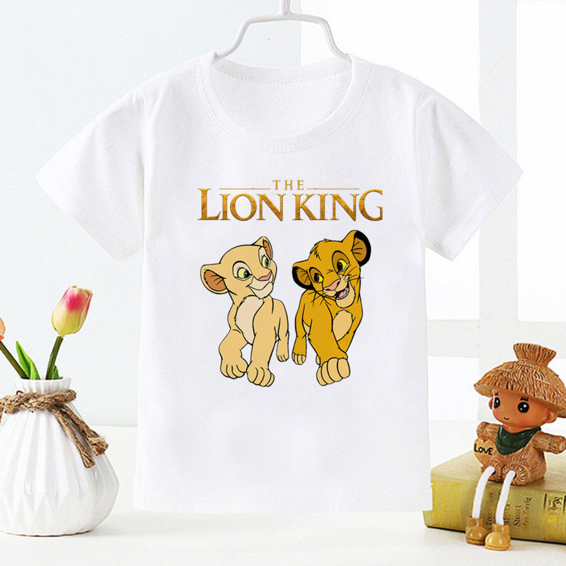 เสื้อยืดแขนสั้น พิมพ์ลาย The Lion King Simba สีขาว แฟชั่นฤดูร้อน สําหรับเด็กผู้ชาย อายุ 1-12 ปี 2024