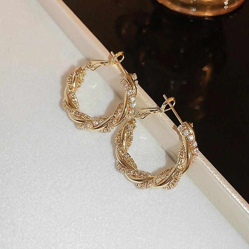 แฟชั่น 925 เงินสเตอร์ลิงหรูหราอินเทรนด์ Cubic Zirconia Hoop ต่างหูสีทองต่างหูแฟชั่นสําหรับผู้หญิงโมเดิร์นอเนกประสงค์หญิงเงา Cz เครื่องประดับ