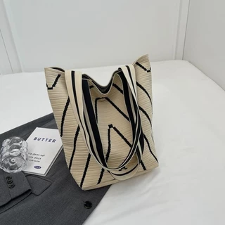 【พร้อมส่ง】miss bag fashion กระเป๋าช๊อปปิ้งไฮโซทอลายริ้ว กระเป๋าทรงสวย