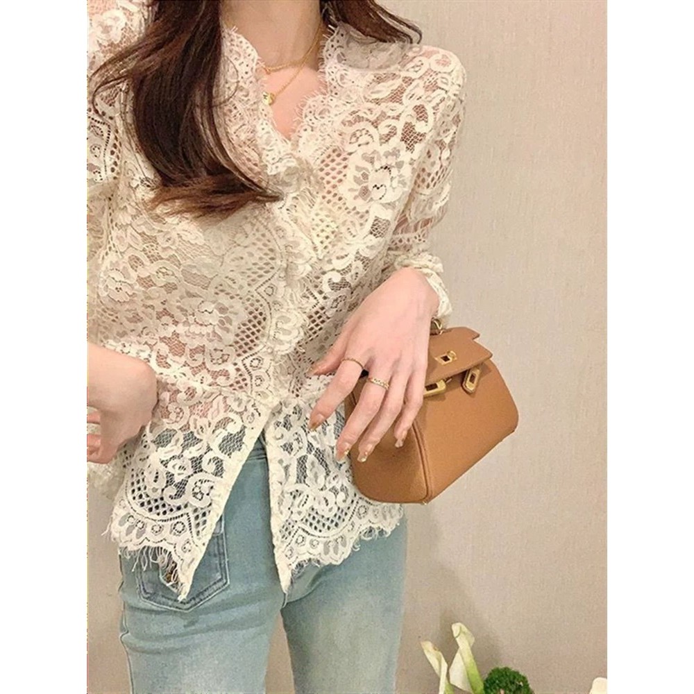 ท็อปสไตล์ไทย ฤดูใบไม้ผลิและฤดูใบไม้ร่วง เสื้อเบลาส์สวยสำหรับผู้หญิง เสื้อเชิ้ตลูกไม้ปักลายแฟชั่นระดับสูงดีไซน์ไม่ซ้ำใคร KSQA